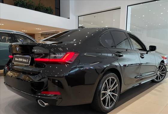 BMW 320i 2025