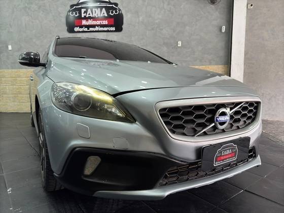 VOLVO V40 2016