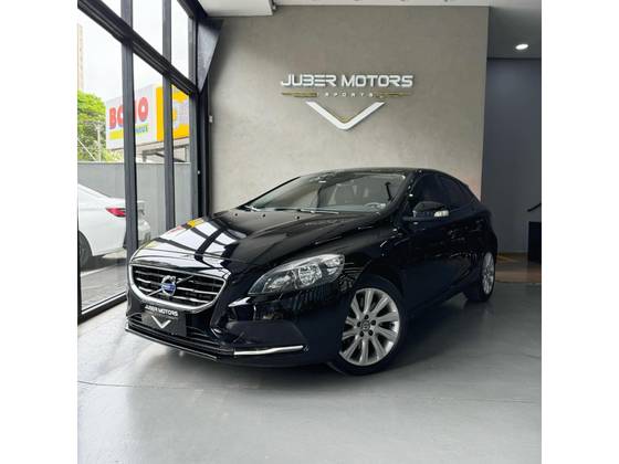 VOLVO V40 2015