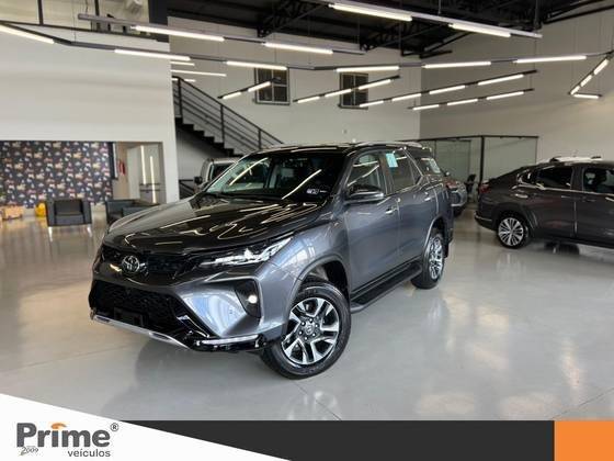TOYOTA HILUX 2025