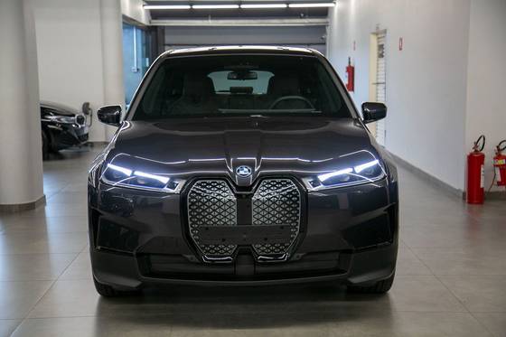 BMW iX 2025
