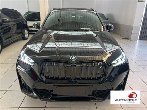 BMW iX1 2024