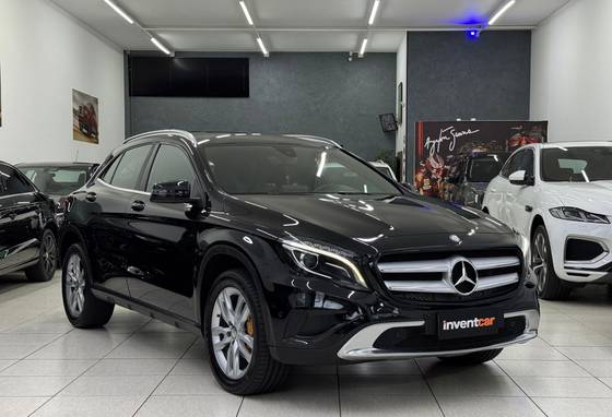 MERCEDES-BENZ GLA 200 2016