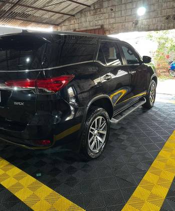 TOYOTA HILUX 2019