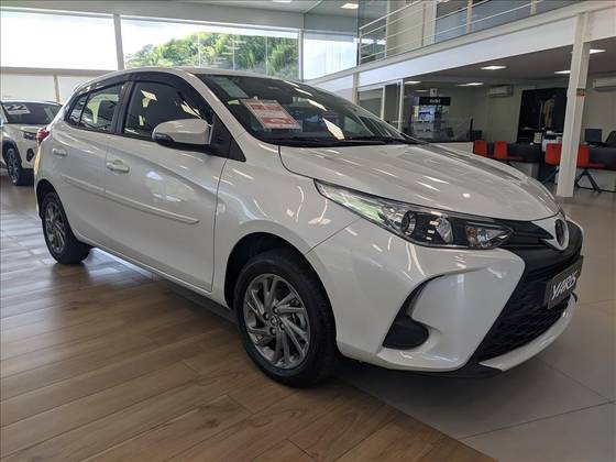 TOYOTA YARIS 2025