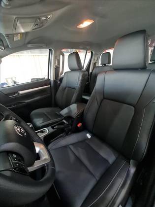 TOYOTA HILUX 2025