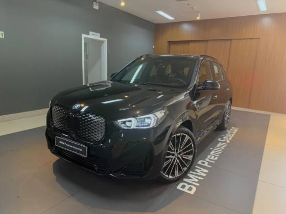 BMW iX1 2025