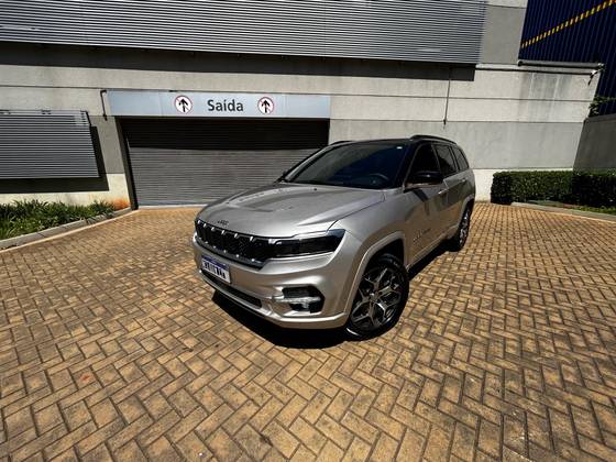 JEEP COMMANDER 2023