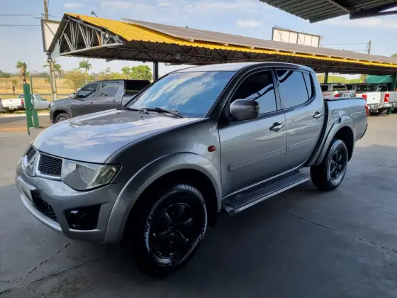 MITSUBISHI L200 TRITON 2012