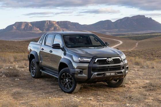 TOYOTA HILUX 2025