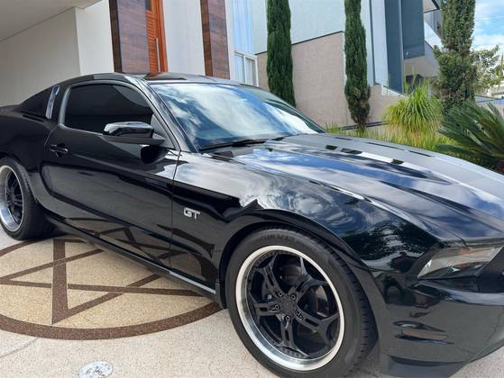 FORD MUSTANG 2010
