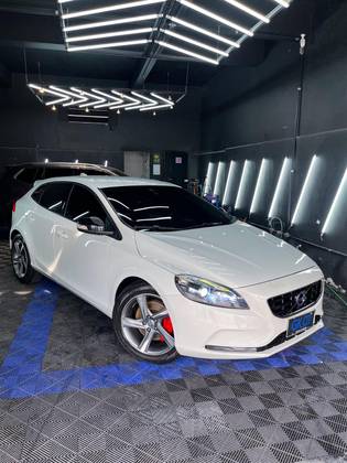 VOLVO V40 2015