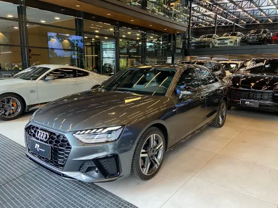 AUDI A4 2021