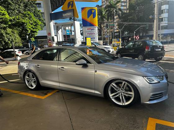 AUDI A4 2018