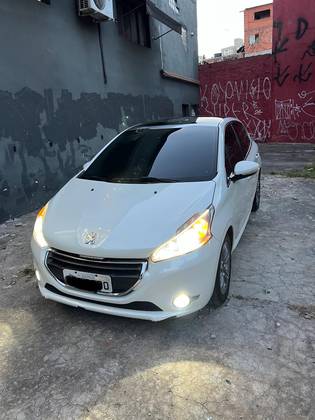 PEUGEOT 208 2015