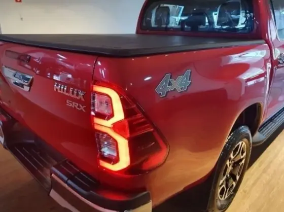 TOYOTA HILUX 2025