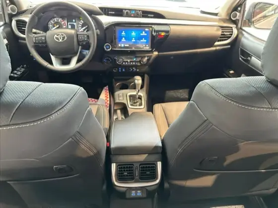 TOYOTA HILUX 2025