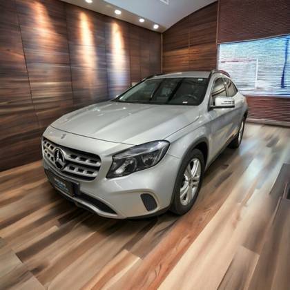 MERCEDES-BENZ GLA 200 2019