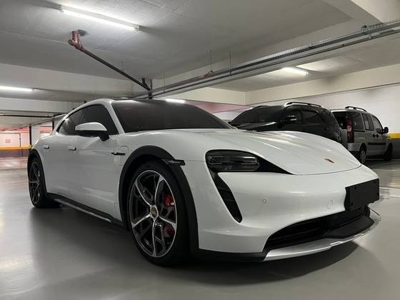PORSCHE TAYCAN 2023