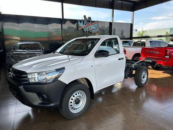 TOYOTA HILUX 2025