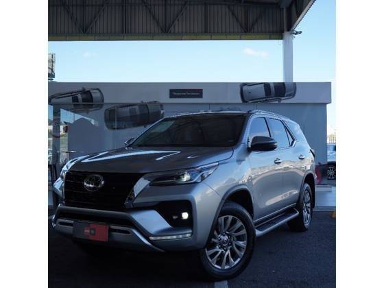 TOYOTA HILUX 2024