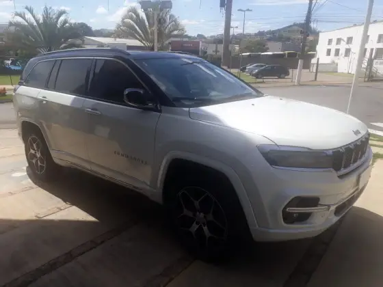 JEEP COMMANDER 2023