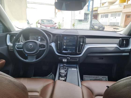 VOLVO XC60 2019
