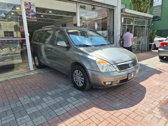 KIA CARNIVAL 2012