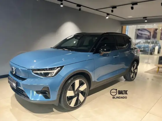 VOLVO XC40 2023