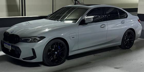BMW 330e 2023