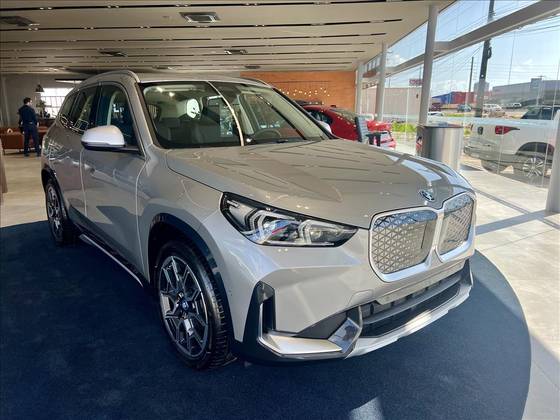 BMW iX1 2024