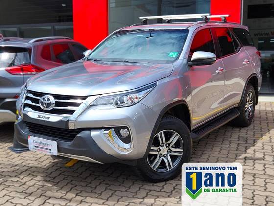 TOYOTA HILUX SW4 2020
