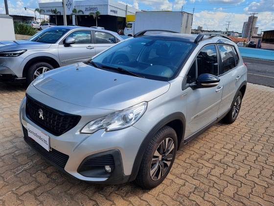 PEUGEOT 2008 2021