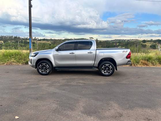 TOYOTA HILUX 2024