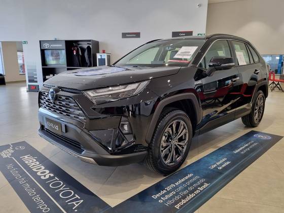 TOYOTA RAV4 2025