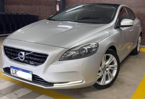 VOLVO V40 2013
