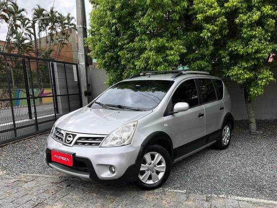 NISSAN LIVINA 2013