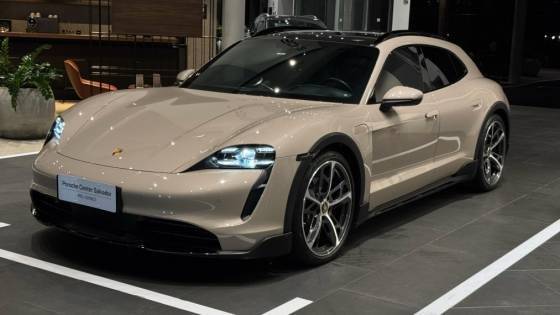 PORSCHE TAYCAN 2023