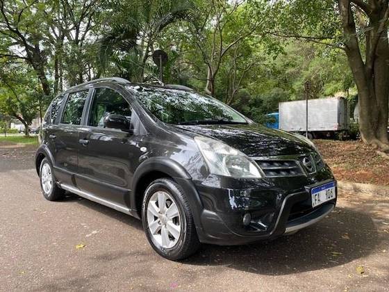 NISSAN LIVINA 2012