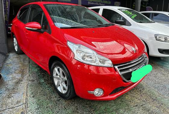 PEUGEOT 208 2015