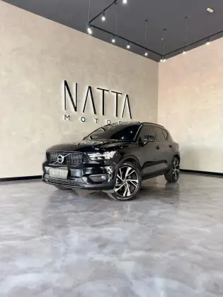 VOLVO XC40 2021