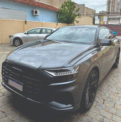 AUDI Q8 2021