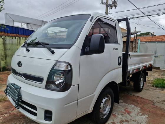 KIA BONGO 2015