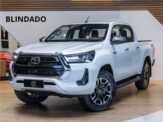TOYOTA HILUX 2024