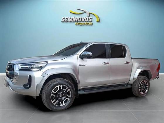 TOYOTA HILUX 2024