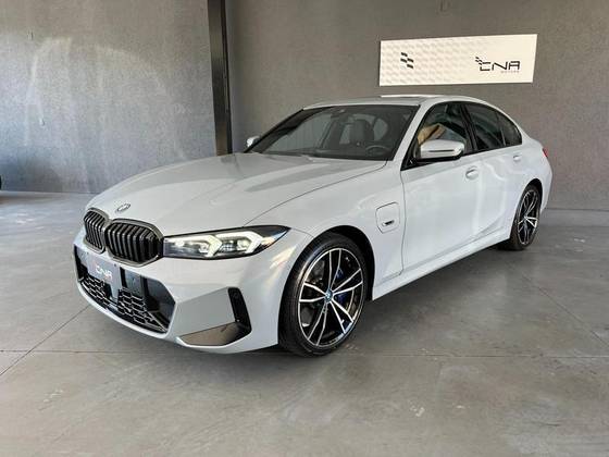 BMW 330e 2023