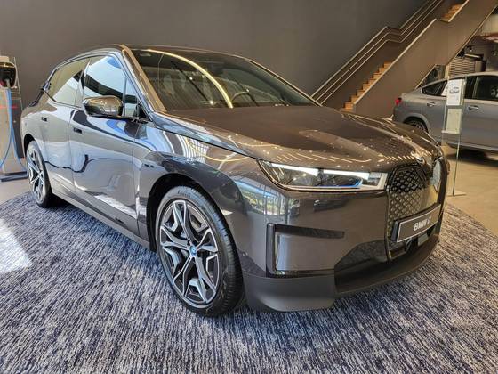 BMW iX 2025