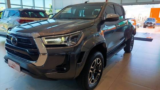 TOYOTA HILUX 2024