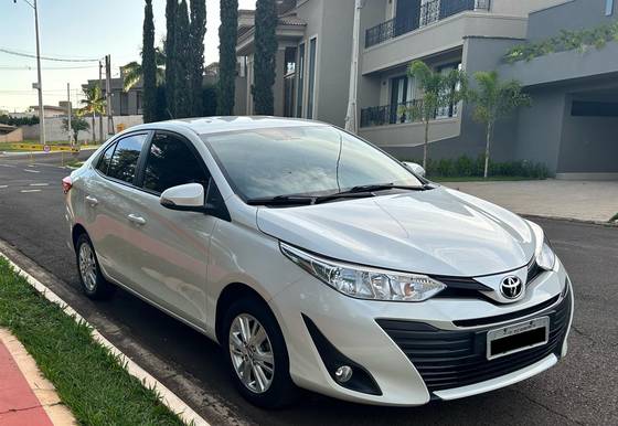 TOYOTA YARIS 2019