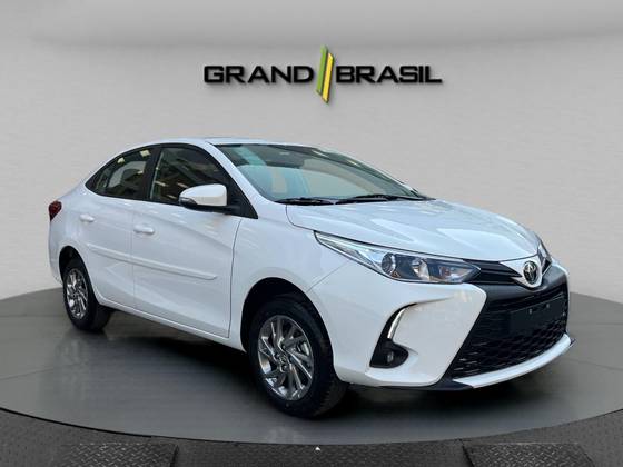 TOYOTA YARIS 2025